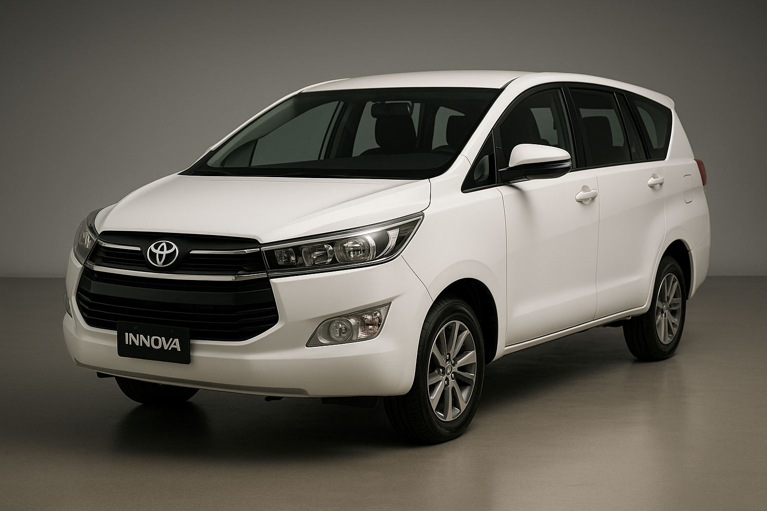 Toyota Kijang Innova 2.0 G M/T 2021 warna silver tampak 3/4 depan